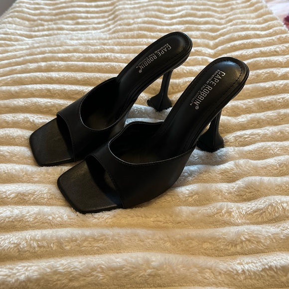 NEVER WORN Black open toe heels - with square accent heels - Picture 5 of 5